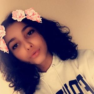 Meet your Posher, Lyna